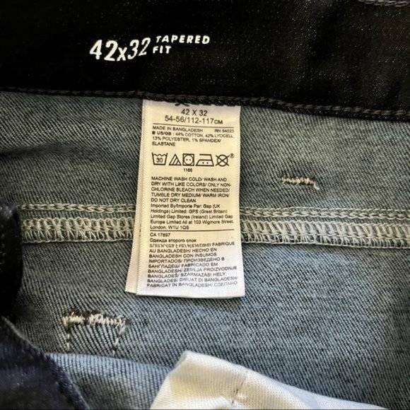 Banana Republic Tapered World Traveler Jean - Picture 7 of 7